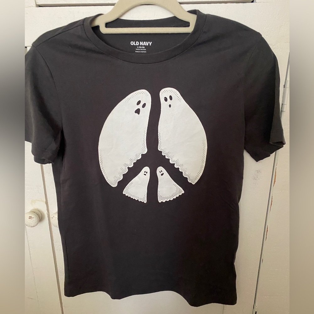 Old navy black T-shirt with a ghost piece on for Halloween size L.